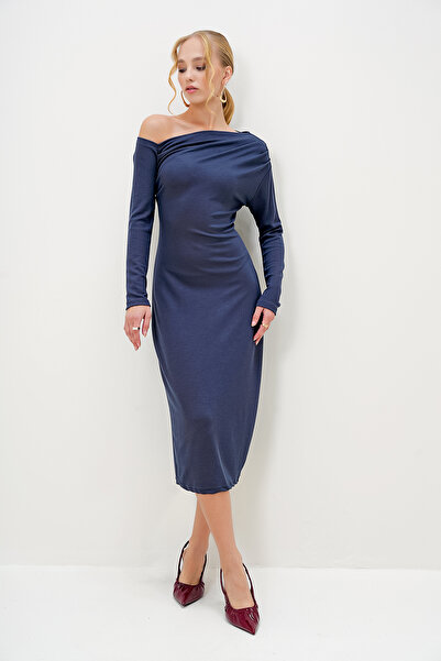 Trend Alaçatı Stili Antracitové maxi šaty lodičkového krku - Alc-X13040