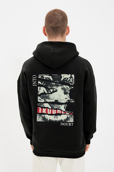 Trendyol Collection Μαύρο κανονικό/κανονικό κομμένο φούτερ με κουκούλα με καλλιτεχνική στάμπα TMNAW20SW0489