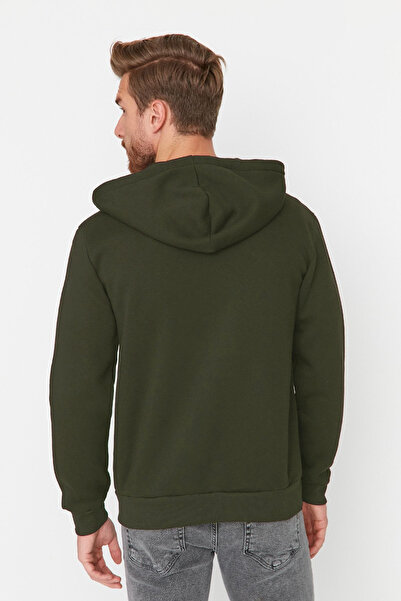 Trendyol Collection Khaki mikina Slogan s kapucí – Regular Fit Tmnaw23Sw00227