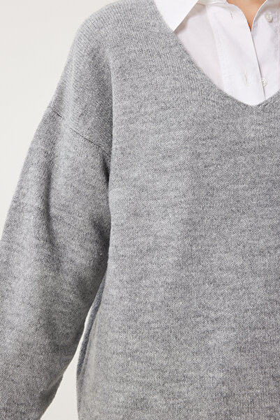 Happiness İstanbul Pulover de damă gri din tricot cu decolteu în V ZA00063