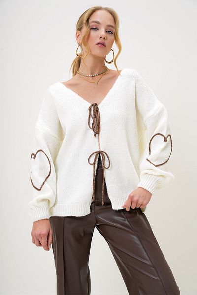 Trend Alaçatı Stili Ecru V-Neck Oversize Knitwear Cardigan - Cord Embroidered, Front Tie Alc-X13150