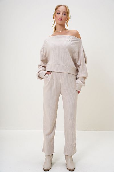 Trend Alaçatı Stili Women's Stone Interlock Fabric Madonna Collar Crop Sweat and Elastic Leg Trousers Set Alc-X13075