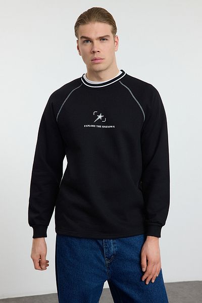 Trendyol Collection Черен суитшърт с щампа и ленти от плетиво - стандартна кройка Tmnaw25sw00166