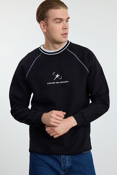 Trendyol Collection Черен суитшърт с щампа и ленти от плетиво - стандартна кройка Tmnaw25sw00166
