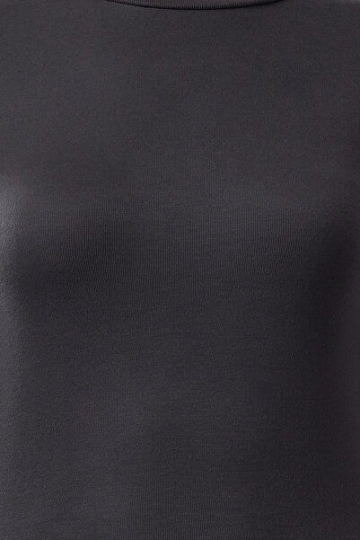 Trendyol Collection Flexible Crop-Bluse aus Viskose – Rundhalsausschnitt, Anthrazit Premium TWOAW24BZ00116
