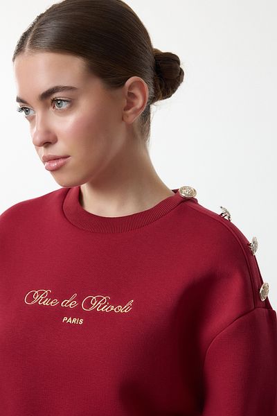 Trendyol Collection Hanorac tricotat cu fleece interioară groasă cu detaliu slogan burgundy - cu accesorii pentru nasturi, potrivire obișnuită TWOAW25SW00015