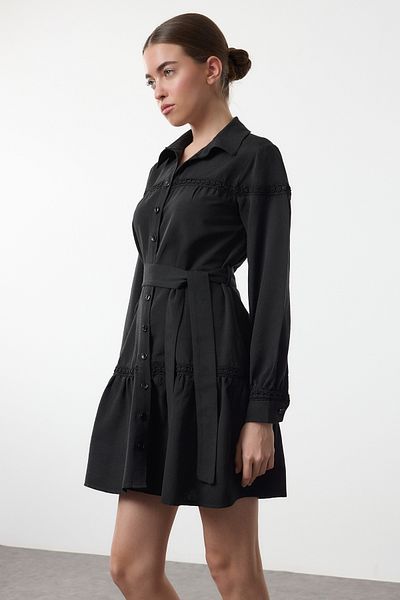 Trendyol Collection Μαύρο μίνι φόρεμα με μασίφ δαντέλα και φύλλο - TWOAW21EL1964