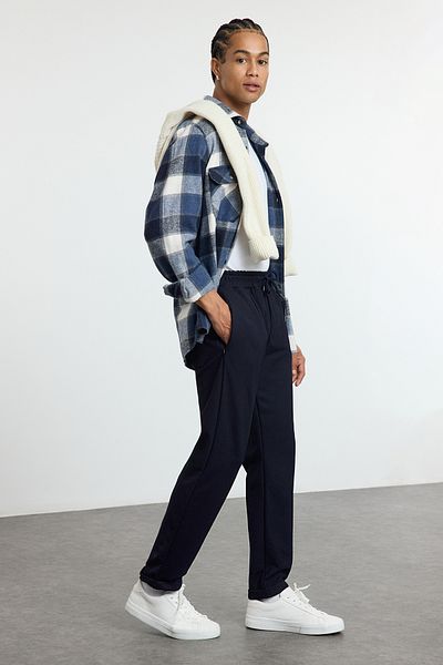 Trendyol Collection Marineblaue Slim-Fit-Strick-Freizeithose – elastische Taille, Bindung TMNAW25PL00023