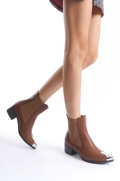 Shoesers Γυναικείες μπότες με ελαστικό τακούνι με μεταλλική μυτερή μύτη ειδικής σχεδίασης