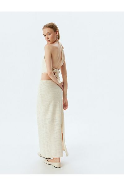 Koton Langes, ärmelloses Neckholder-Kleid – mit Fensterdetail und Schlitz