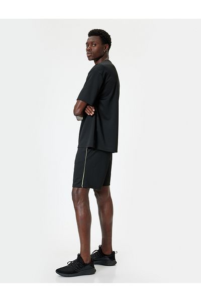 Koton Sportshorts – Taschendetail und Schnürsenkel in der Taille