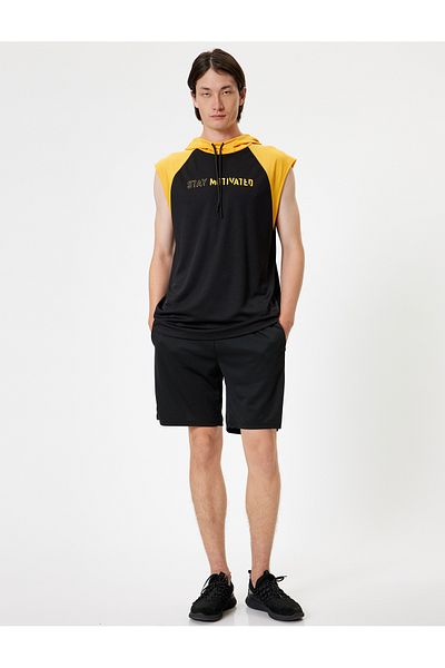Koton Übergroßes Sportunterhemd mit Kapuze und Slogan - ärmellos