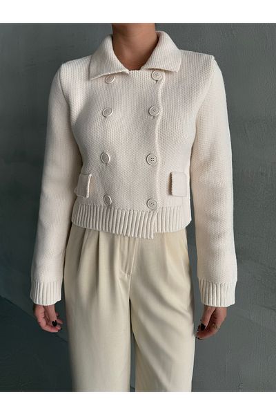 Laluvia Cremefarbene Strickjacke mit Polokragen und acht Knöpfen