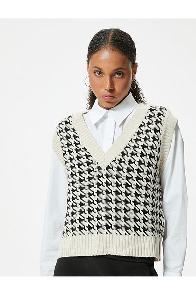 Koton V-Neck Houndstooth Patterned Sleeveless Knitted Sweater