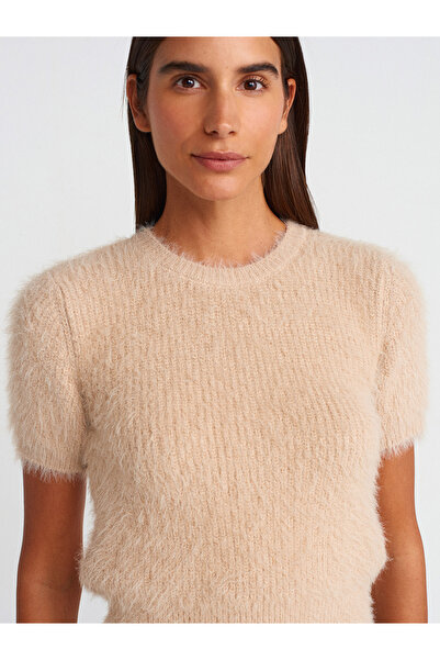 Dilvin 10648 Pulover de tricotaj lucios cu textura moale, decolteu, bej