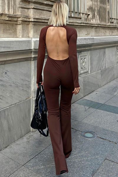 Swist Brauner, langärmliger, rückenfreier Damen-Bodysuit mit spanischem Bein