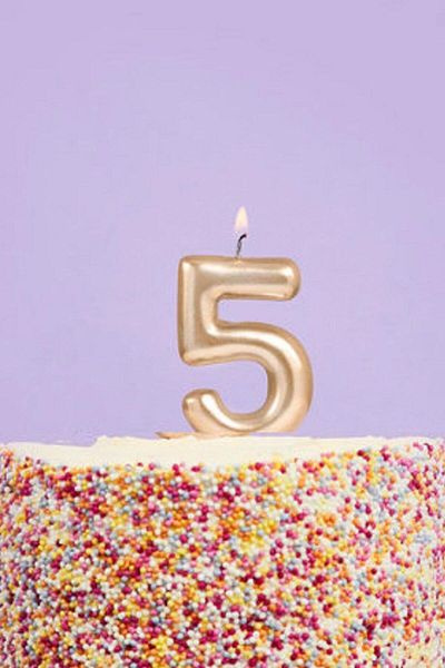 Le Mabelle Gold Number 5 Candle - Stylish and Comfortable