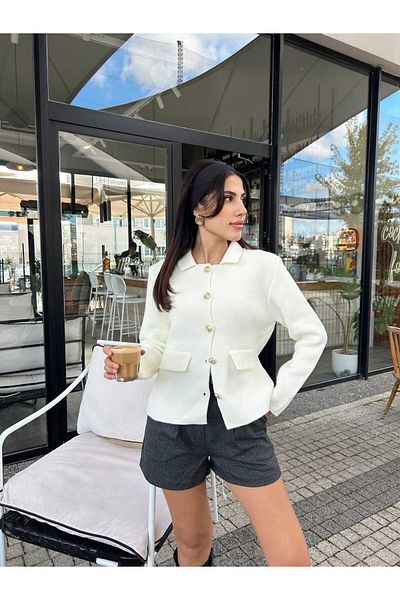 Puella Blazer cu buzunar cu nasturi aurii pentru damă. Jachetă crop pentru femei