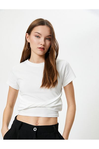 Koton Κοντομάνικο T-shirt με λαιμόκοψη με λεπτομέρεια με κόμπο φιόγκο στο μπροστινό μέρος