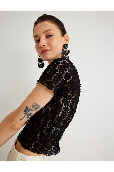 Koton X Melis Ağazat - Tricou cu mânecă scurtă din dantelă florală