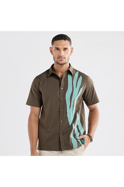 FAV Leaf Applique Detail Shirt with Short Sleeves