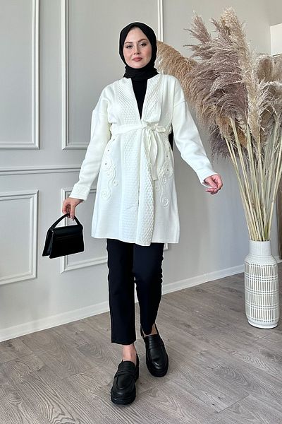 InStyle White Knitwear Jacket with Patterned Collar and Embroidery