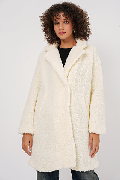 Bigdart 9148 Model - Oversize Plush Ecru Coat