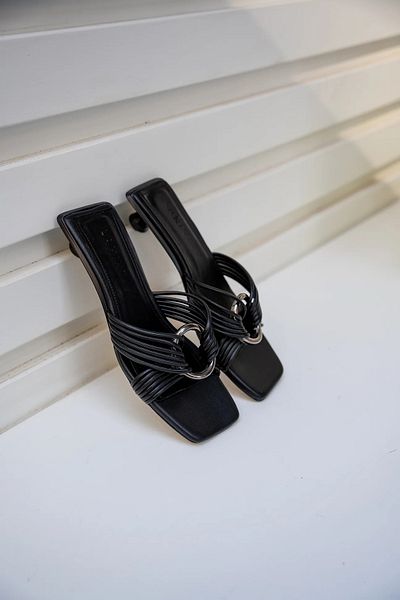 LAMİNTA Tocuri speciale de 4 cm - Papuci de damă cu detaliu inel negru Rosso