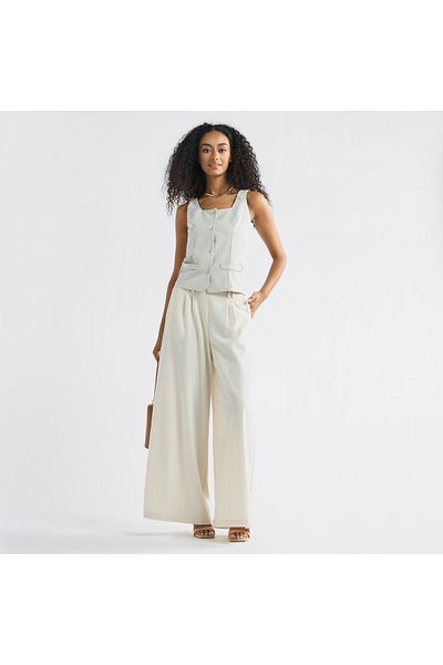 FAV Sleeveless Wrap Jacket With Square Neck And Button Closure