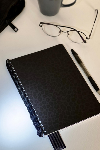 PlanBforMe Siyah Leopar Kapaklı Spiralli Defter, El yapımı işlemeli ve el yap...