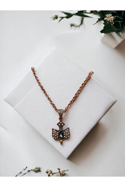 FAYRA ACCESSORIES الياقوت الأزرق كريستال حجر السنونو الشكل قلادة