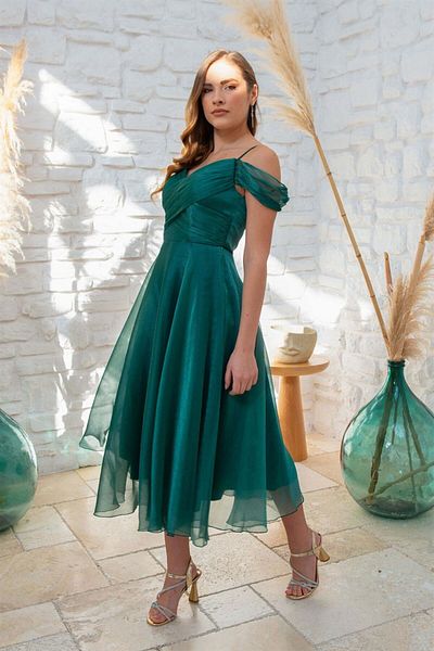 6ixty8ight Rochie de bal scurtă din organza cu mâneci căzute Carmen Emerald