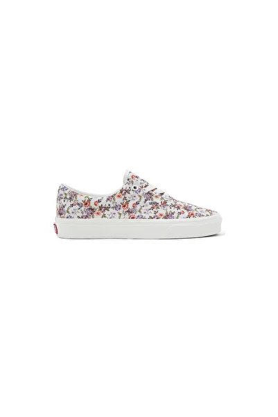 Vans Era - Stylish and Comfortable Cutting Design
