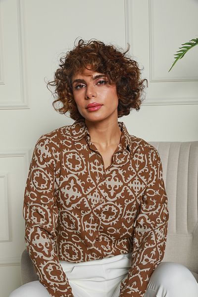 Butik Кафява риза от вискоза с шарки Модел: 1500061