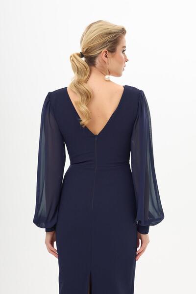 Carmen Námořnická modř, krepové společenské šaty větší velikosti s dlouhým rukávem