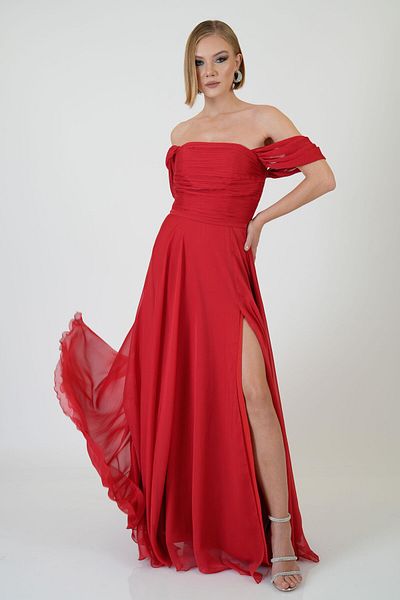 Carmen Rotes Abendkleid aus Chiffon mit tiefen Ärmeln und Schlitz