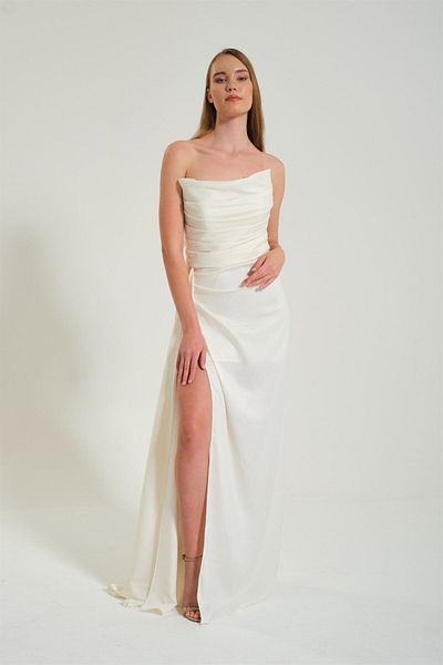 Carmen Ecru Slit Satin Evening Dress for Outdoor Shooting
