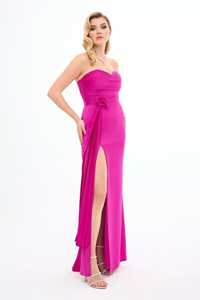 Carmen Fuchsiové saténové večerní šaty s nízkým výstřihem
