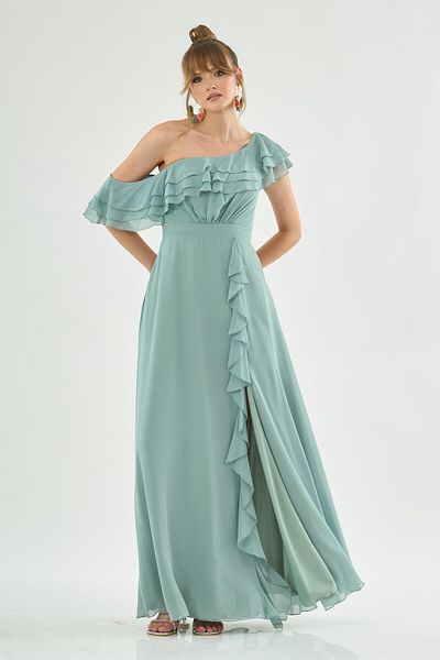 Carmen Çağla Chiffon-Schulter-Volant-Schlitz-Abendkleid