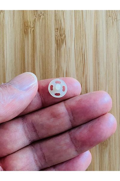 Kartopu Stand-Up Plastic Snap Fastener 1cm (10mm) Pack of 10 (10 Pairs). Color: Cream.