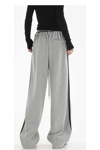 DENİKK Yudoowear, απολαύστε το παντελόνι φούτερ σε γκρι χρώμα με ρίγες στο πλάι