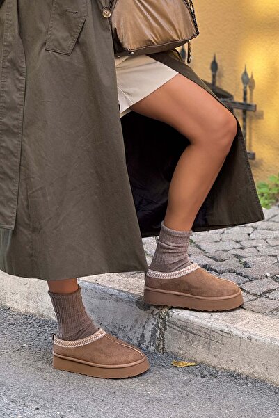 NİŞANTAŞI SHOES Тъмнобежови велурени домашни чехли Sabo с равна подметка