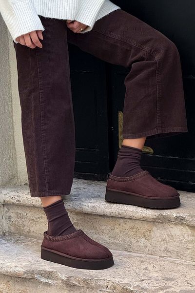 NİŞANTAŞI SHOES Süße braune Sabo-Hausschuhe aus Wildleder mit Fell innen und flacher Sohle
