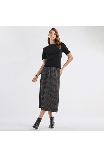 FAV Solid Round Neck T-shirt with Short Sleeves