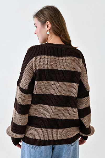 bayansepeti Γυναικείο πλεκτό πουλόβερ με μακρυμάνικο ριγέ λαιμόκοψη Oversize ριγέ καφέ πλεκτό πουλόβερ 6600
