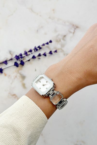 OQQO Aosta Silver Stone Women's Wristwatch