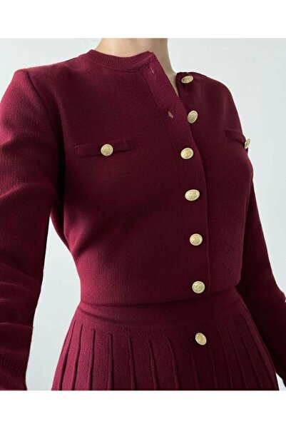 Kağanbutik Γυναικείο πλεκτό σετ με λεπτομέρεια ζακέτα με μπορντό κουμπιά με μίνι φούστα