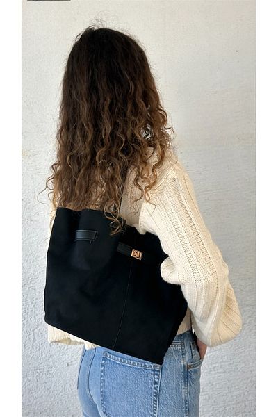 Boutiquehaki Geantă de umăr și crossbody cu snur din piele intoarsa Soone