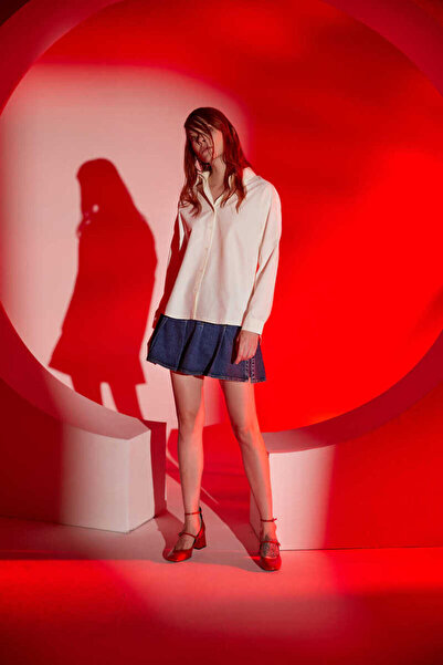 Clothing palette POPLIN SHIRT WITH BUTTON DETAIL ON THE BACK