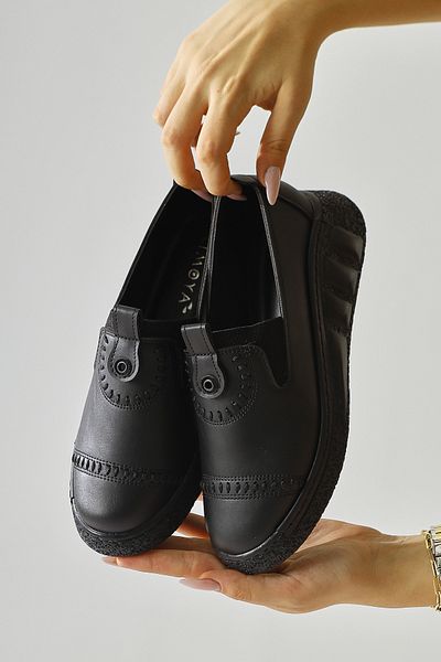 Limoya Balerini Bethina cu nituri negre, perforate cu laser, pantofi de balerina pentru dama
